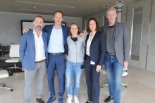 Am Set von RISIKO PILLE in Haren (Ems) (v.l.n.r.) : Produzent Martin Zimmermann, Hauptdarsteller Stephan Kampwirth, Regisseurin Isa Prahl, Hauptdarstellerin Nina Kronjäger und Jochen Coldewey, Bereichsleiter Film- und Medienförderung nordmedia; Foto: © Harry de Winter