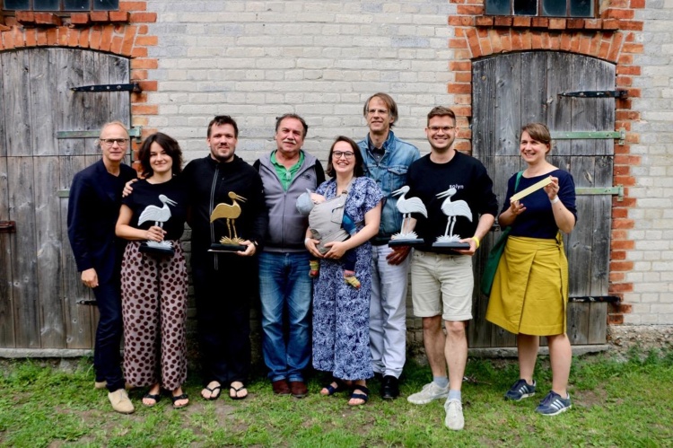 Jury-Mitglieder und Preisträger (vl): Michael Lehmann, Borlbála Nagy, Matthias Halibrand, Henning Kunze, Anna Schoeppe, Roland Zag, Manuel Inacker, Silke Merzhäuser