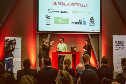 Aussteller Pitch mit Rhetorik Trainer VR, Vollkorn Games, Quantumfrog und BitPioneers