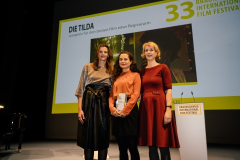 Dr. Maxa Zoller, Preisträgerin Elke Margarete Lehrenkrauss und Dr. Wibke Westermeyer.
© Patrick Slesiona/BIFF