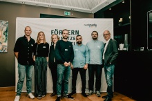 CLOSEUP Bremen Teams 2019/20, v.l.: "KlimaKarl" (Hendrik Hinrichs, Kirsten Hillebrand), "Music Match"(AT) (Gregor Hennig, Jan Lange), "G-Town" (AT) (Rüzgar Demir), "Ausgegrenzt." (Jean-Philipp Baeck) mit Thomas Schäffer (nordmedia)