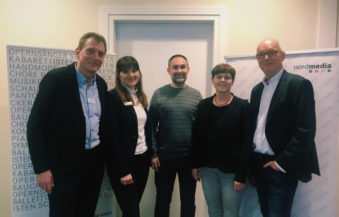 Die ZAV-Künstlervermittlung beim nordmedia Business-Frühstück, v.l.: Peter Militzke, Diana Bovermann, Felix A. Wallrabenstein, Monika Kolbe und Thomas Schäffer (nordmedia-Geschäftsführer)