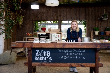 "Zora kocht's einfach (1): Leckeres mit Spargel und Erdbeeren"