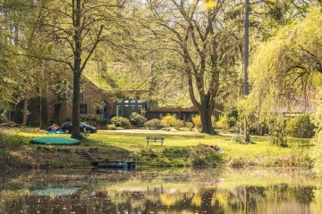 Haus: Architektenhaus und ehem. Werkhalle mit Wald und See, Geestland