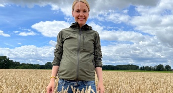 JUNG, MODERN, LANDWIRTIN