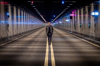 DER ELBTUNNEL: PIONIERWERK UND STAUFALLE