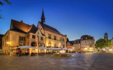 Altstadt: Altes Rathaus und Marktplatz mit Gänseliesel, Göttingen